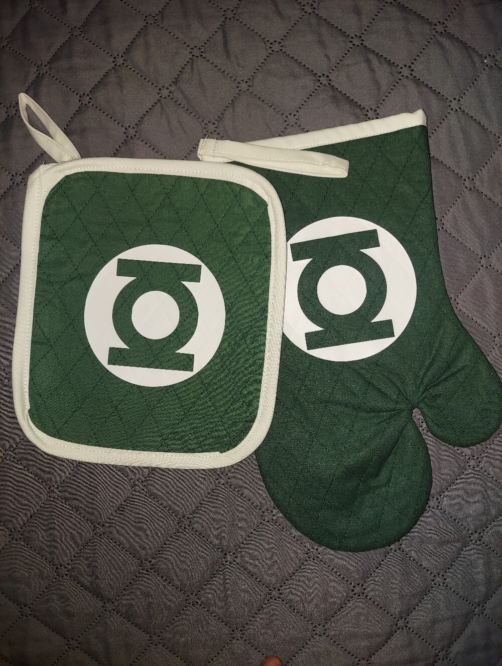 Green Lantern Green Oven Mitt and Pot Holder Set - Green